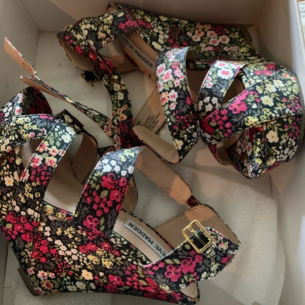 Steve Madden Platform Floral Heels